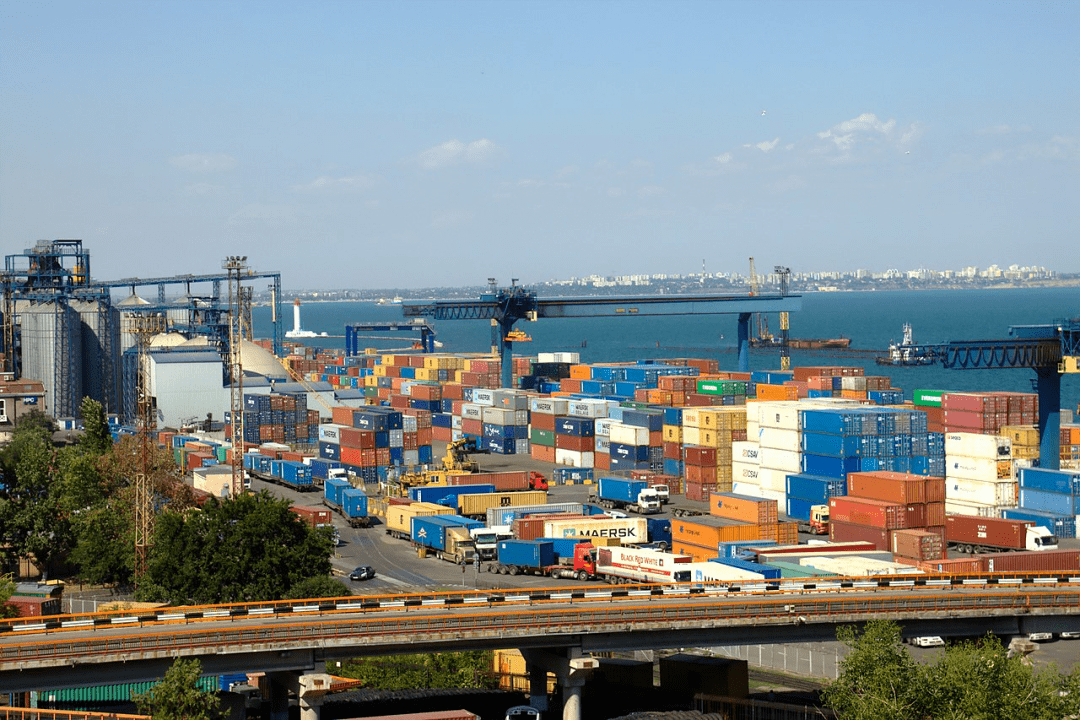 敖德萨港(port of odessa)工业企业包括造船,燃料精炼,机械制造,冶金