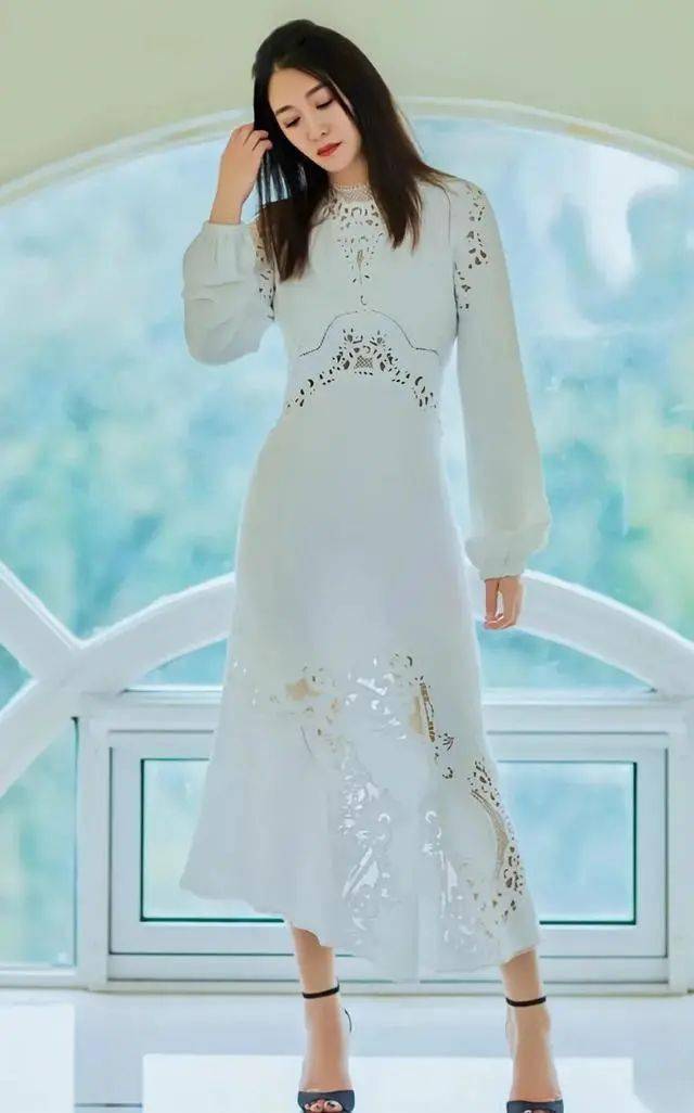 李小冉一个被称为旗袍女神的女人大家喜欢她吗