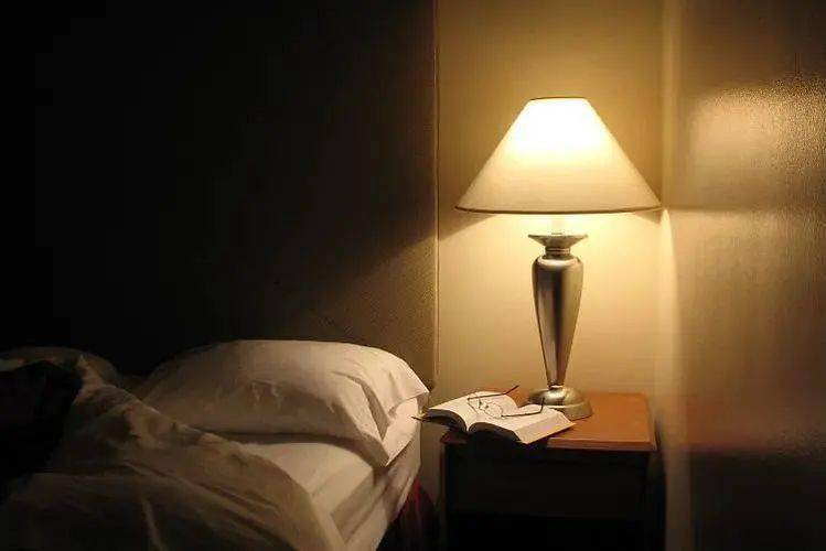 婷婷讲介护睡眠照护营造良好睡眠的卧室环境