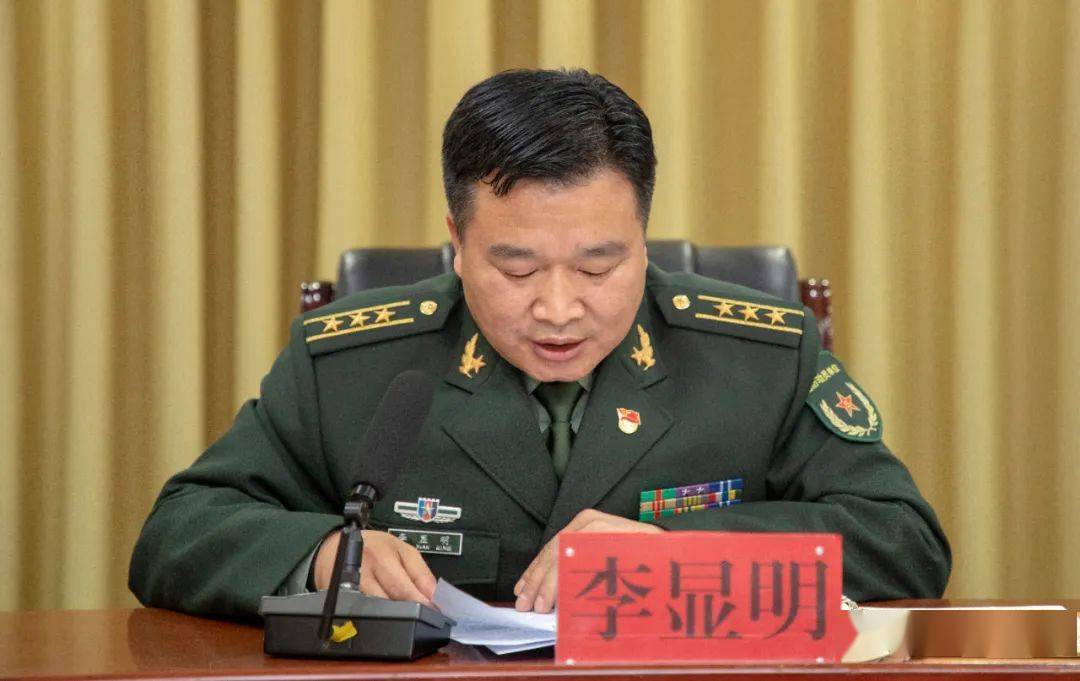 县人武部政委李显明传达了上级党委扩大会议及市武装工作会议精神