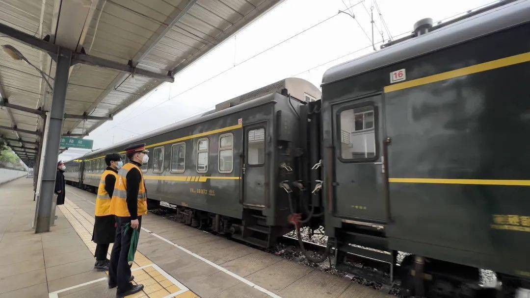涪陵火车站加开6趟列车_候车_旅客_秀山