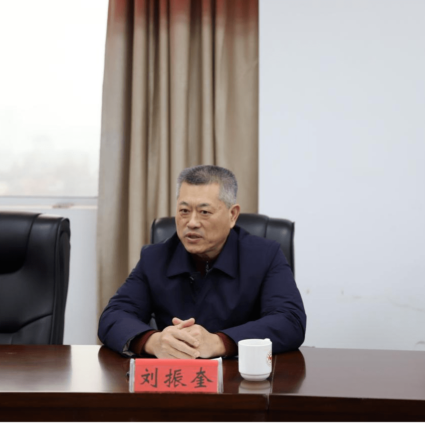 沂南县开展"慈善暖冬 幸福女童"波司登牌羽绒服捐赠座谈会_刘振奎