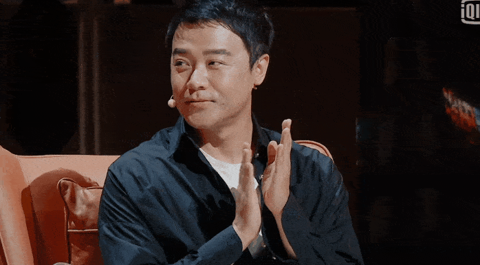 面对镜头的陈思诚显得有点困惑,念叨着"我不知道什么表情"