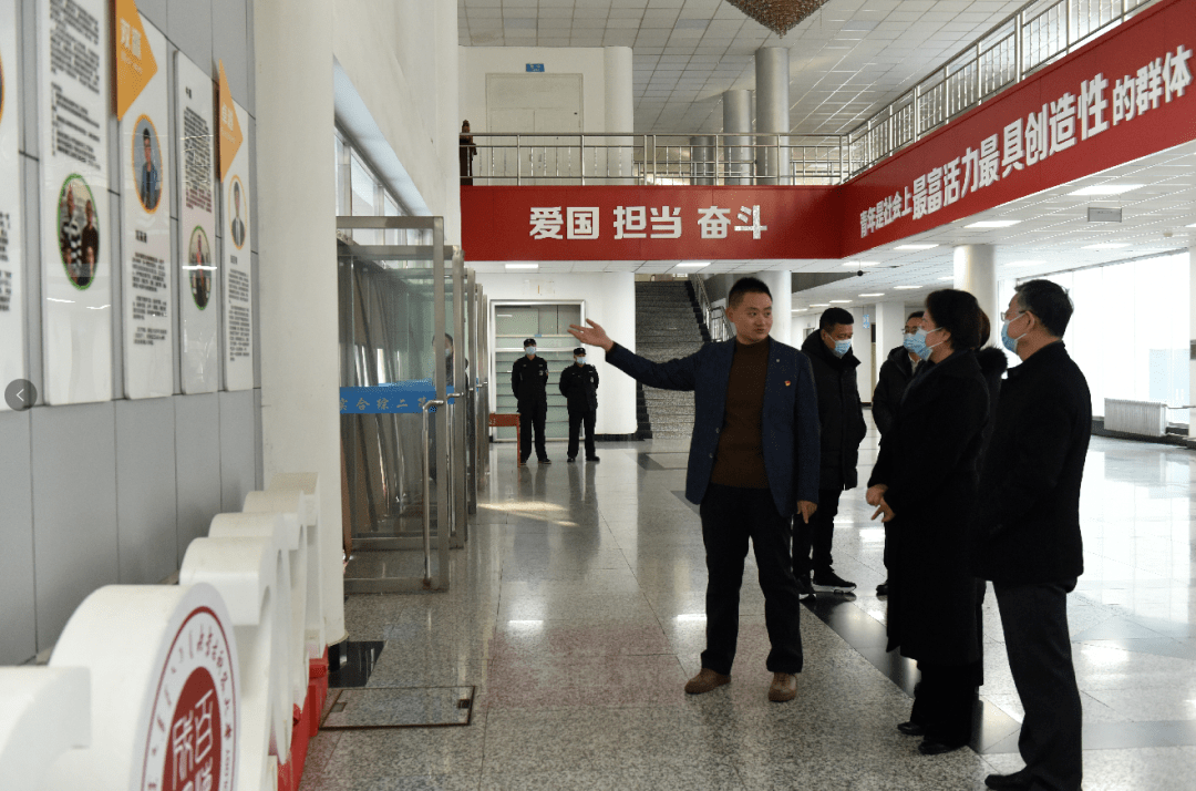 包头市人民政府副市长齐秀丽,内蒙古科技大学负责人和教育厅有关负责