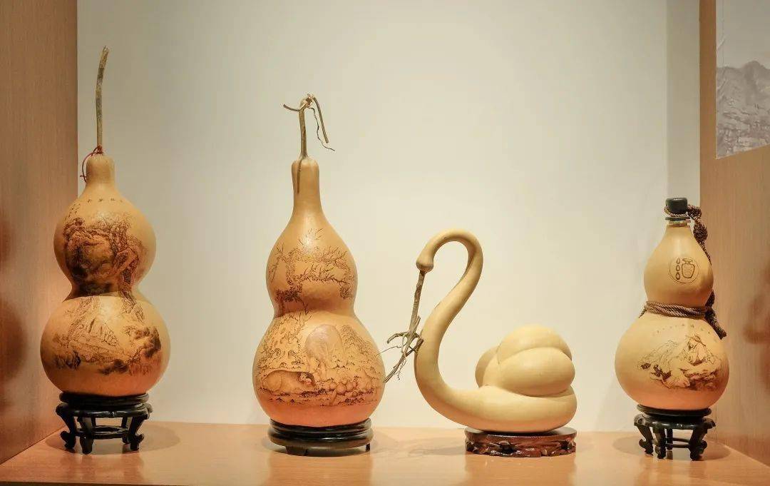 火绘葫芦高山大海走进冬奥村北京非遗礼物送给小萨马兰奇