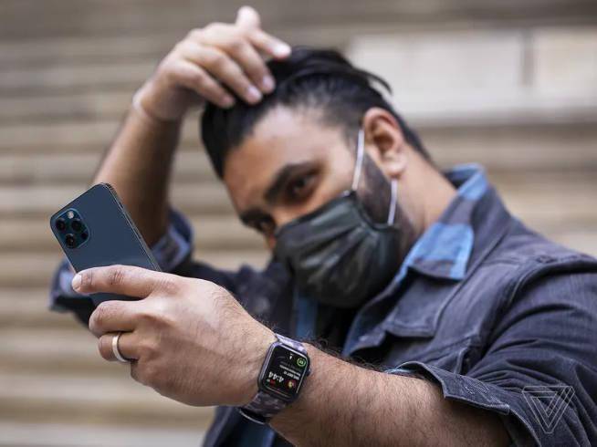 苹果|戴口罩也能解锁iPhone！苹果iOS 15.4全新面容ID功能赢麻了