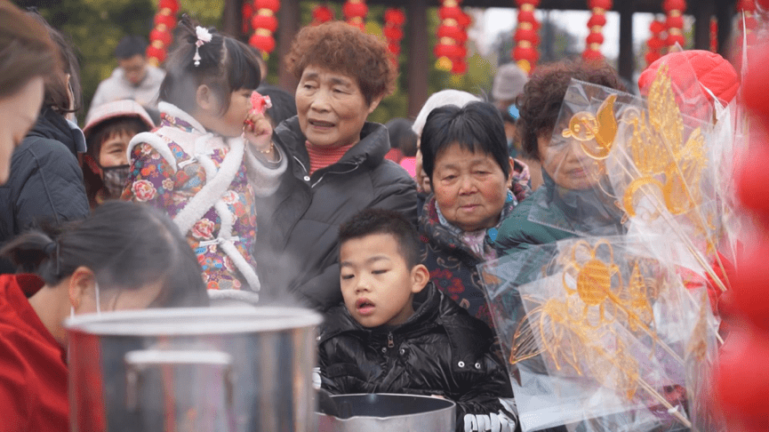 氛围|舞龙祈福、打年糕、吃春卷…传统习俗与特色美食齐备！浙江德清乡里年味浓→