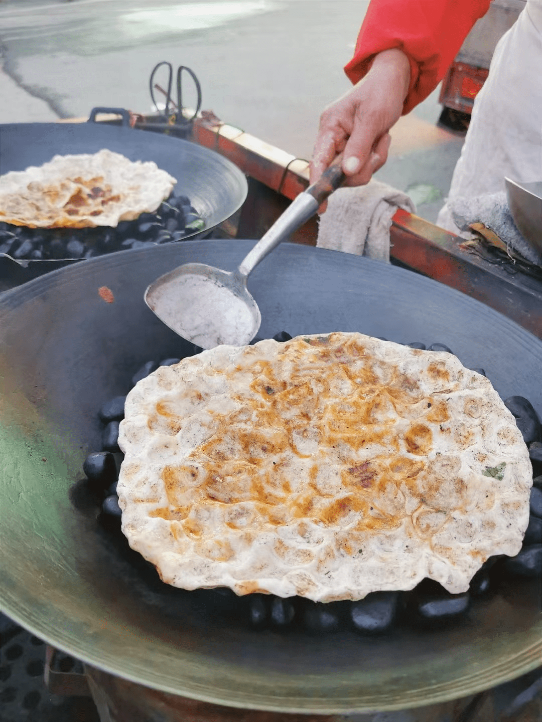 再来一个比脸还大的沙子馍吃一碗热气腾腾的財鱼面我想应城的美食了最