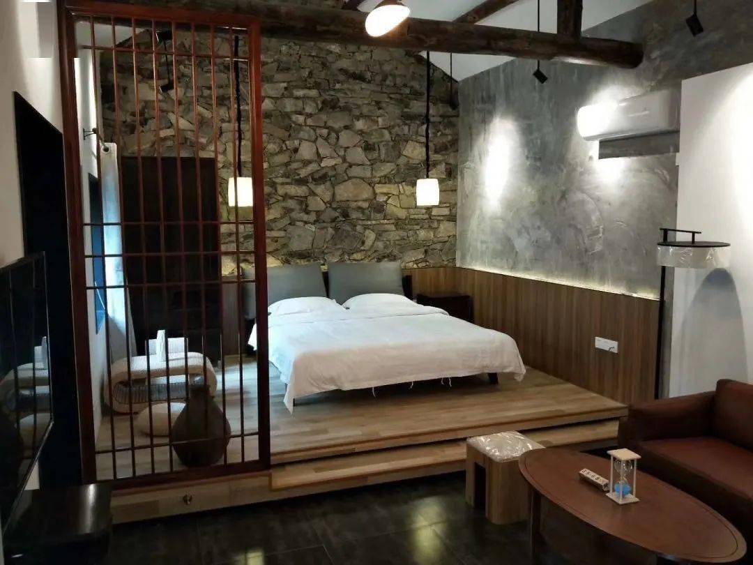 订民宿送价值48元牛记庵特色风干鸡一只(不适用于第2条)ps:1.