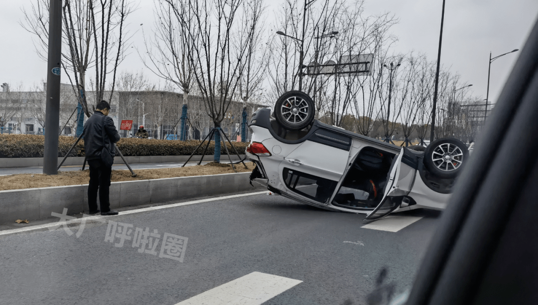 南宁江北大道车祸图片