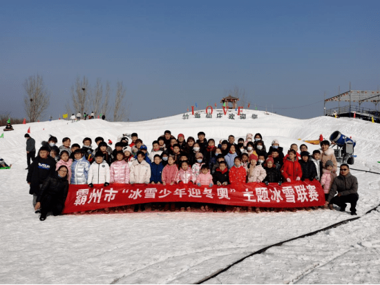 果嵘琳和记者一起驱车赶赴联赛的举办地—霸州市竹海仙庄滑雪场