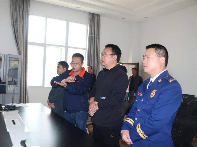 锡都消防个旧市人民政府副市长邹文宏带队开展春节前企业消防安全工作