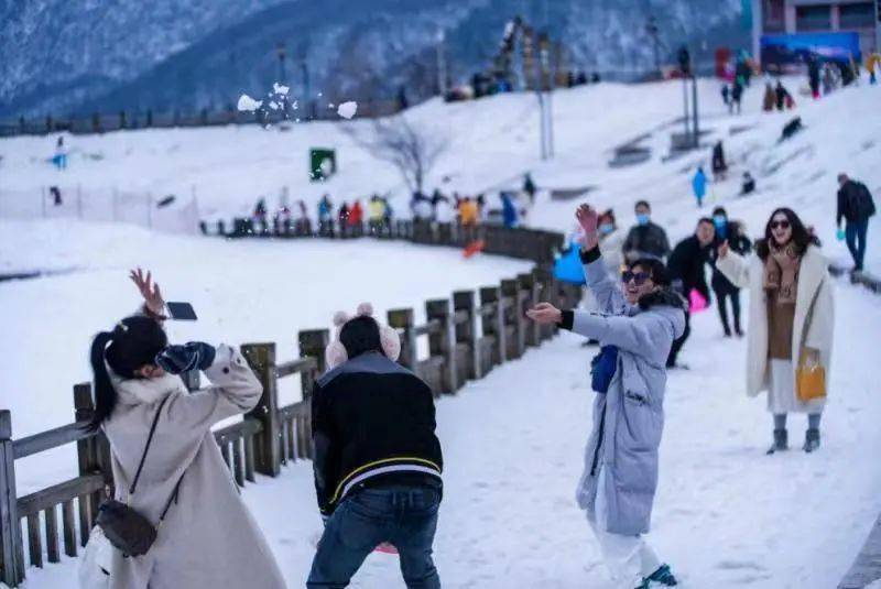 西岭雪山什么时候去最好耍 18bd8603487d468783744e05829c72b5.jpeg