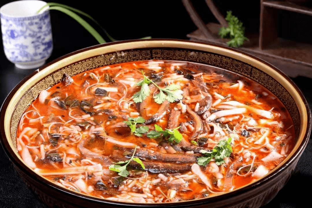 泥鳅面柘荣泥鳅面——历史的传承泥鳅面是柘荣特色小吃.