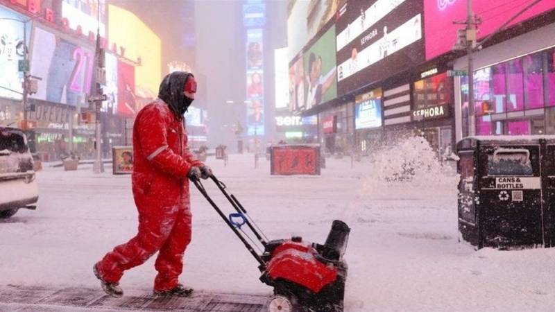 美國東部遭「炸彈氣旋」襲擊，積雪近1米，6000航班取消 國際 第4張