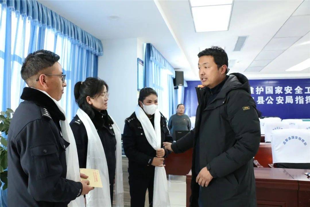 嘉黎县委副书记县长觉阿次仁莅临公安局看望慰问一线民辅警