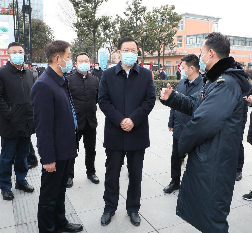 漯河市长秦保强带队检查疫情防控安全生产和市场供应工作