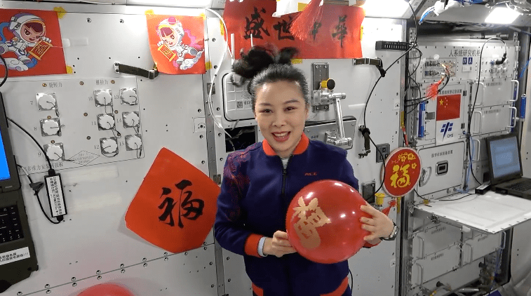 年货|太空出差三人组今晚和大家一起看春晚！
