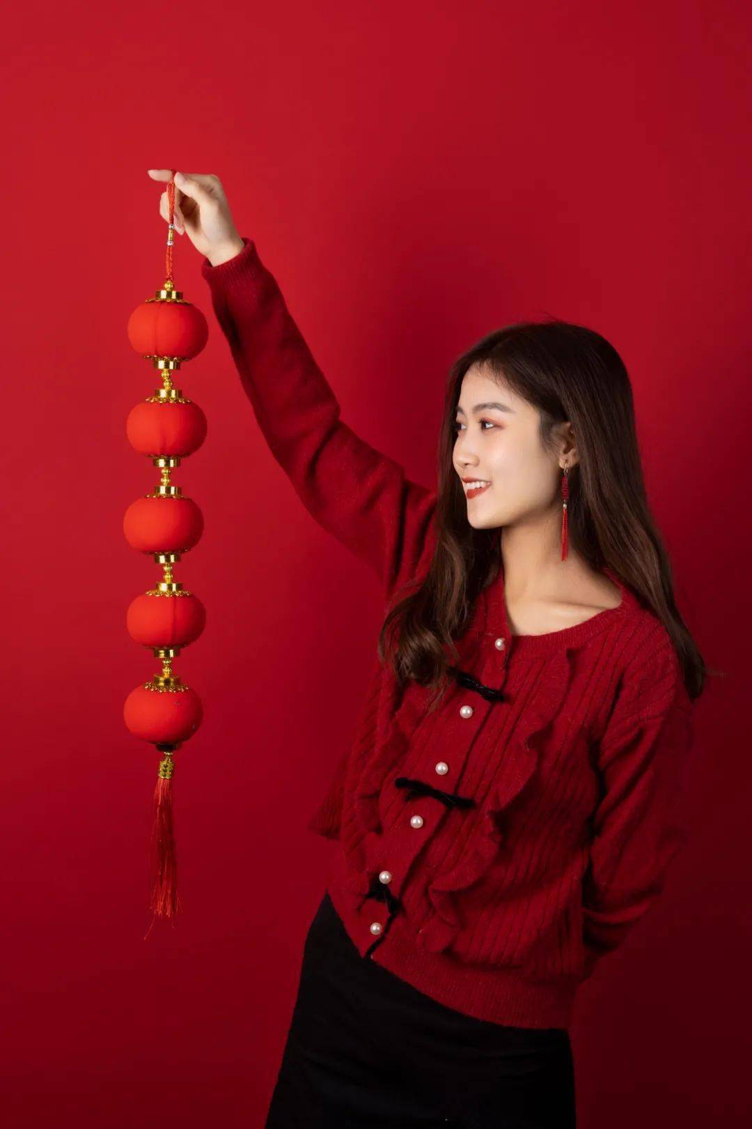 还可以把小灯笼里与红包结合使用,做出拜年