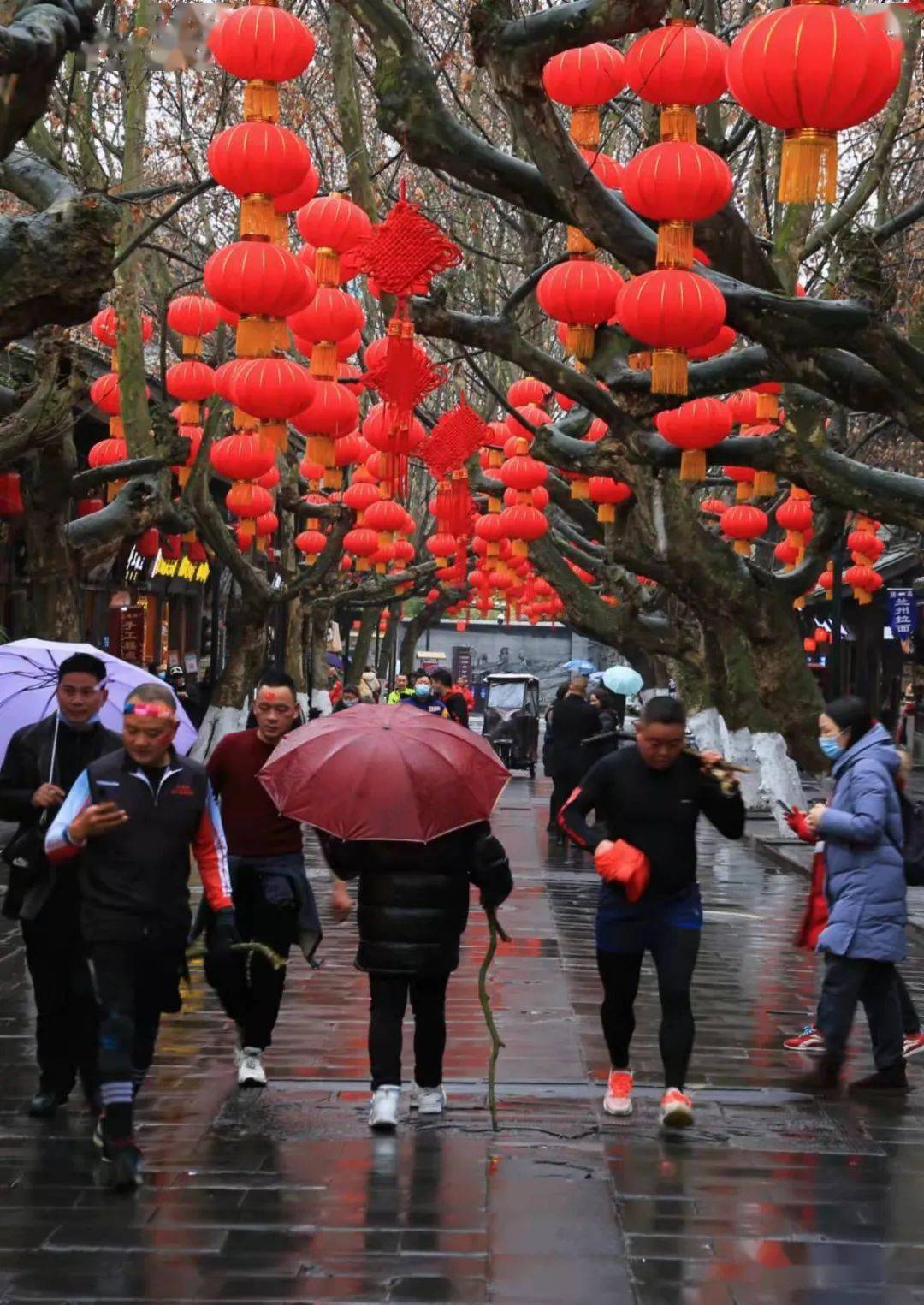 氛围|在都江堰过年 | 大年初一年味浓，红红火火、欢欢喜喜迎新年！