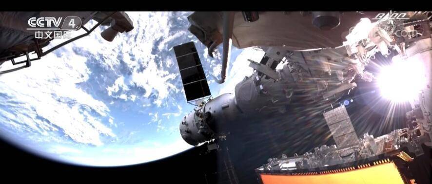 欢欢喜喜过大年！“帖春联、秀书法”太空出差也要满满的仪式感