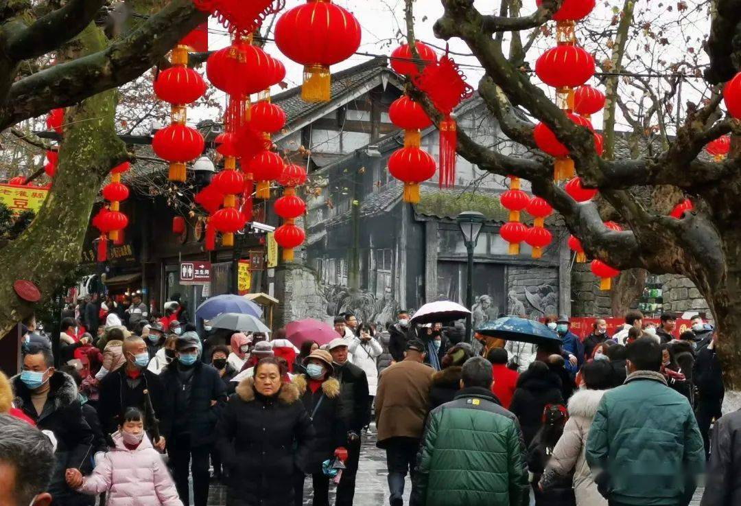 氛围|在都江堰过年 | 大年初一年味浓，红红火火、欢欢喜喜迎新年！