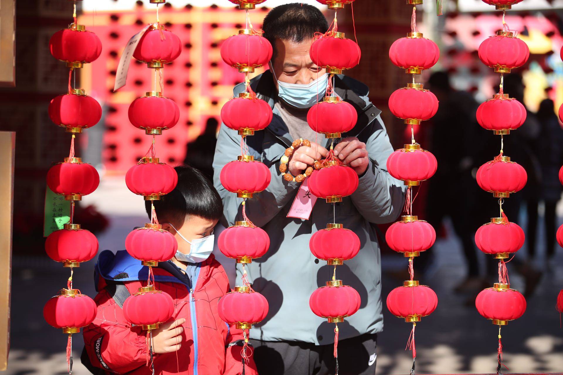 欢乐谷|在北京欢乐谷过虎年春节，游客可体验旱地冰壶