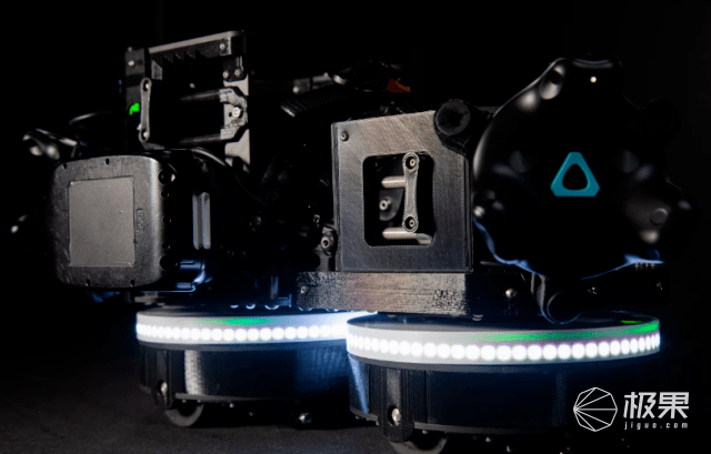 老外发明神奇机械鞋，疯狂踏步却纹丝不动，科幻电影都没它酷...