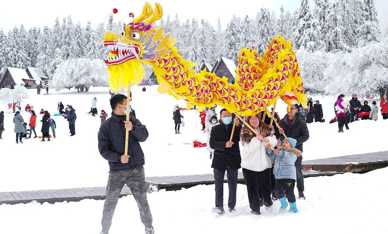 大年|迎冬奥过大年|重庆武隆20cm厚雪点燃游客热情