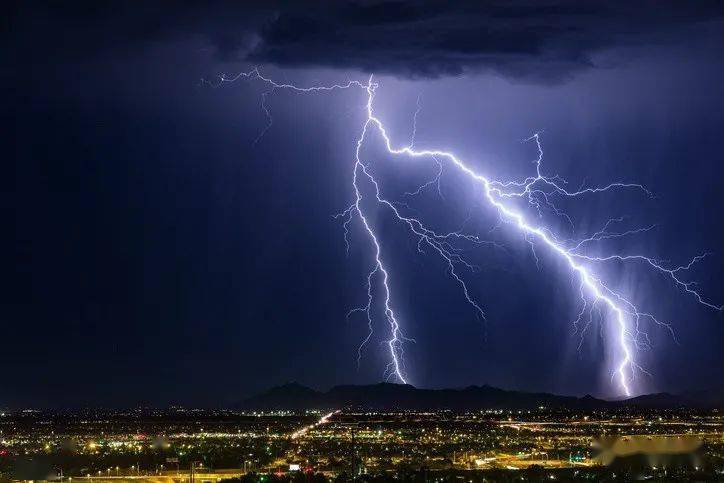 南非气象局警告本周六豪登省大部将遭遇严重雷暴雨