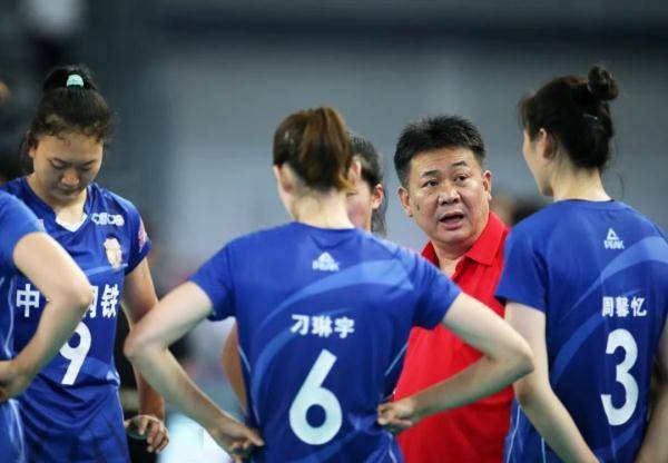 主教练|56岁蔡斌再度执掌中国女排，曾任江苏女排主教练！