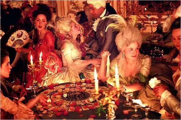 香气寻香 | 人间理想：把富贵穿在身上！