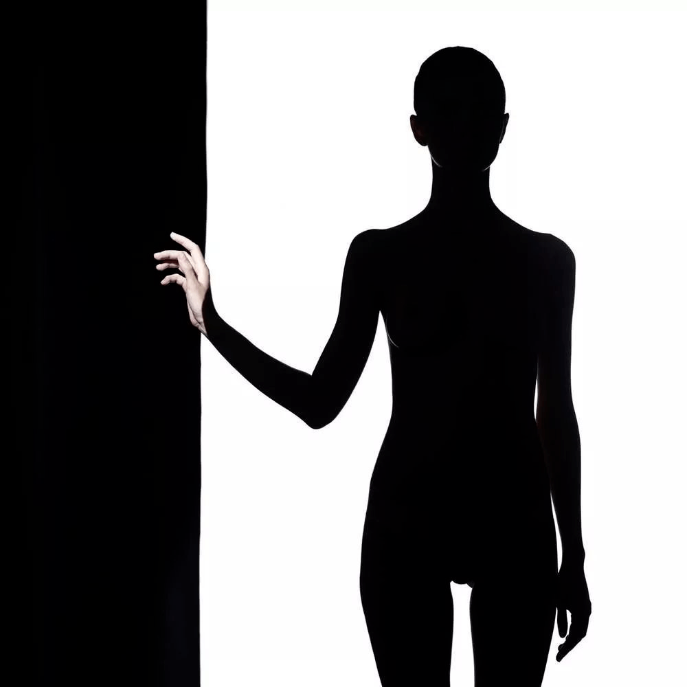 曼妙人体的高级感,俄罗斯摄影师用相机给模特穿上光影