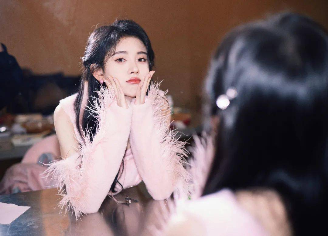 发型有种“换脸”叫杨幂剪短发，本以为会很丑，结果全网沦陷…