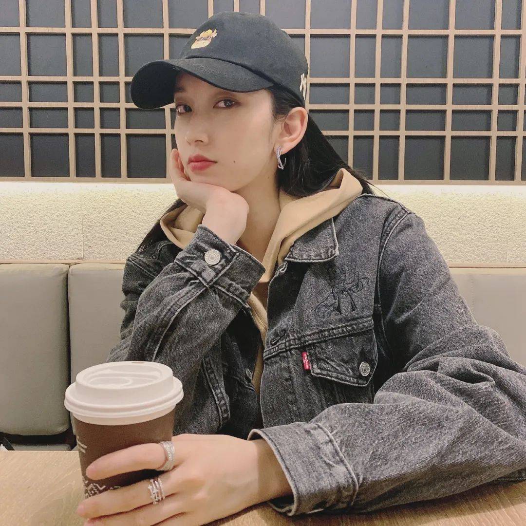 餐巾纸美女身后从没有杂乱的背景！刘令姿张子枫教你绝美柔光术