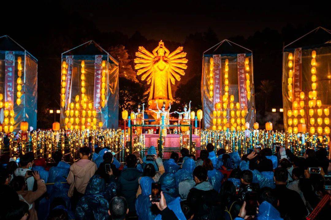 (凭门票及身份证领取,限本人2022年4月29日前使用)购买当日门票游客可