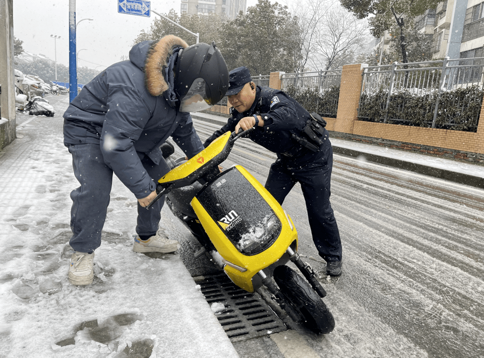 最美雪景最美雪"警"_常州_红梅公园_积雪