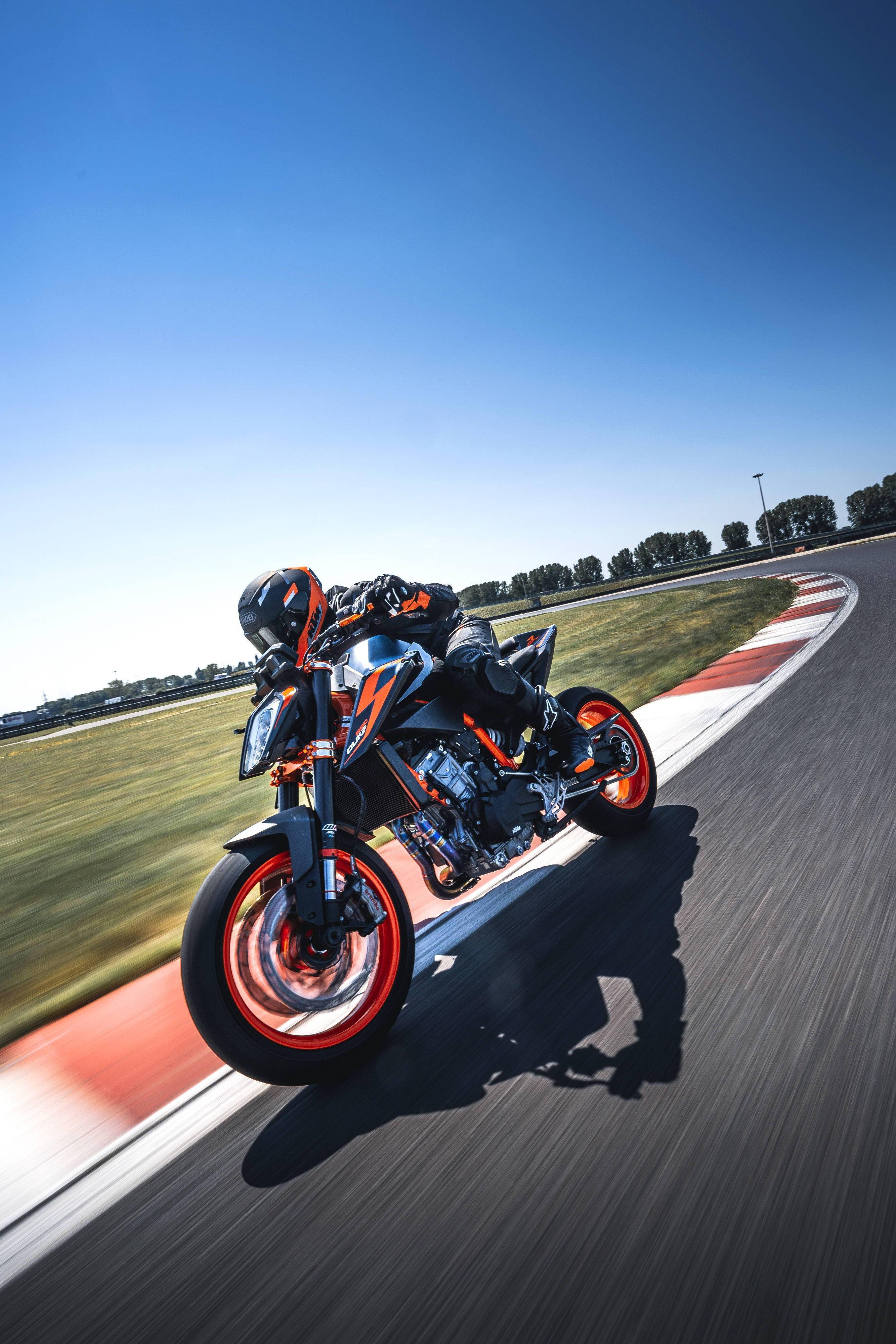 ktm890duker2022户外特写