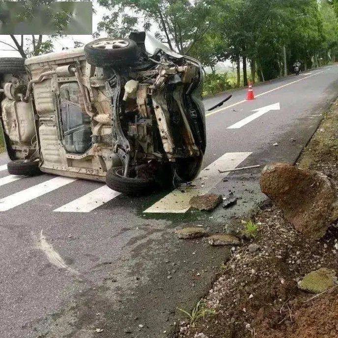 车内4人全部死亡,320国道一辆小轿车撞上行道树_于都_方志_车辆