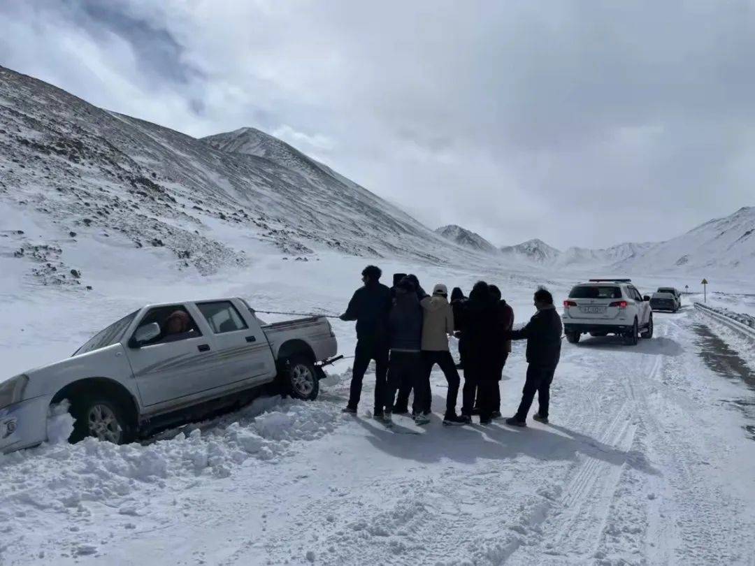 情暖新春 | 嘉黎公安倾心为民 帮助群众及时脱困_车辆_卡乡_林堤乡