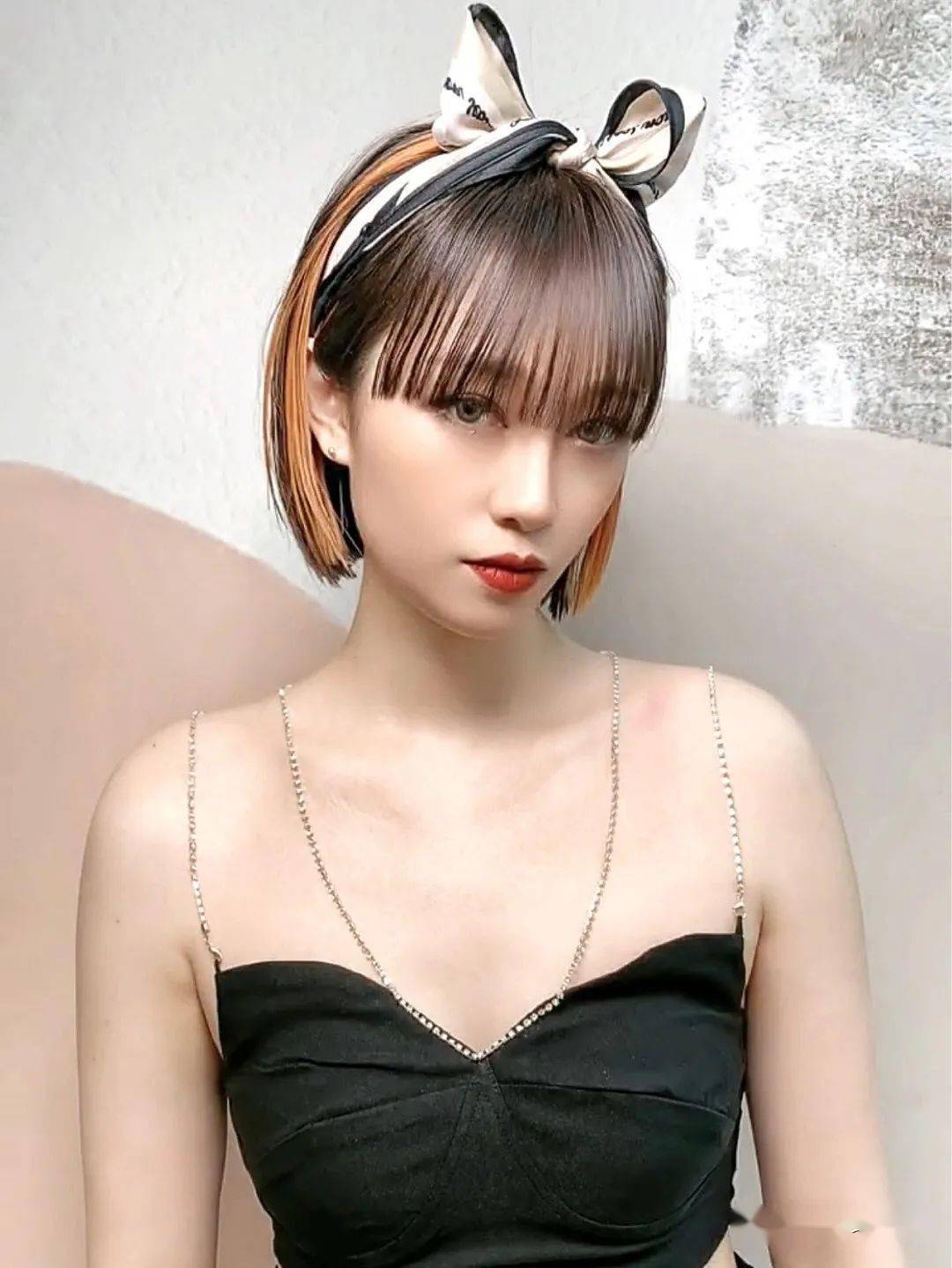 染这样的发型凹造型回头率绝对是百分百的看起来是特别的洋气时髦呢