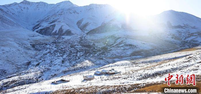 显得|祁连山雪后初霁 巍峨山峰似画卷