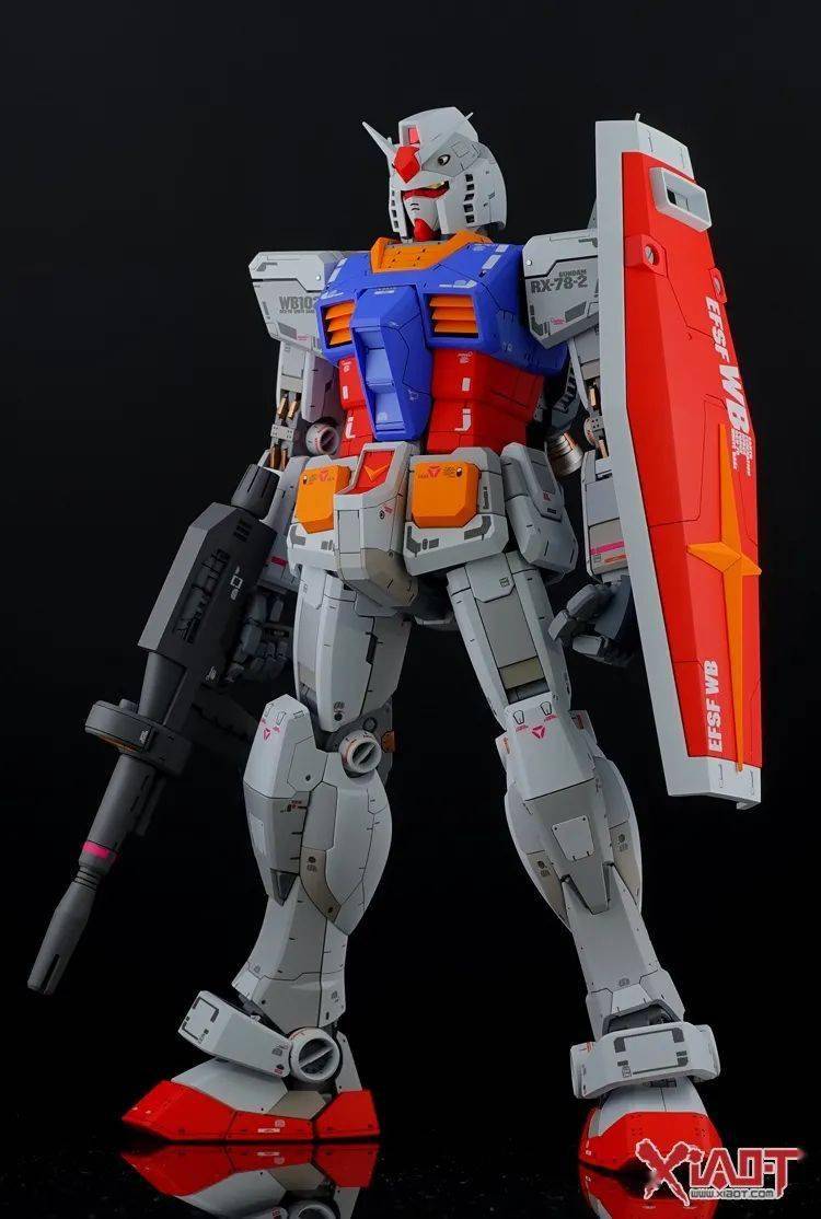 在因缘际会之下由阿姆罗驾驶而在gundam历史上留下赫赫之名的初代高达