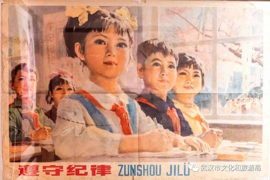 火爆全网的表情包,来武汉了_宣传画_中共中央_文旅君