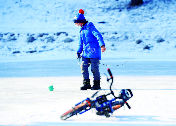 长春|长春：滑爬犁、抽“冰猴” 体验冰雪乐趣