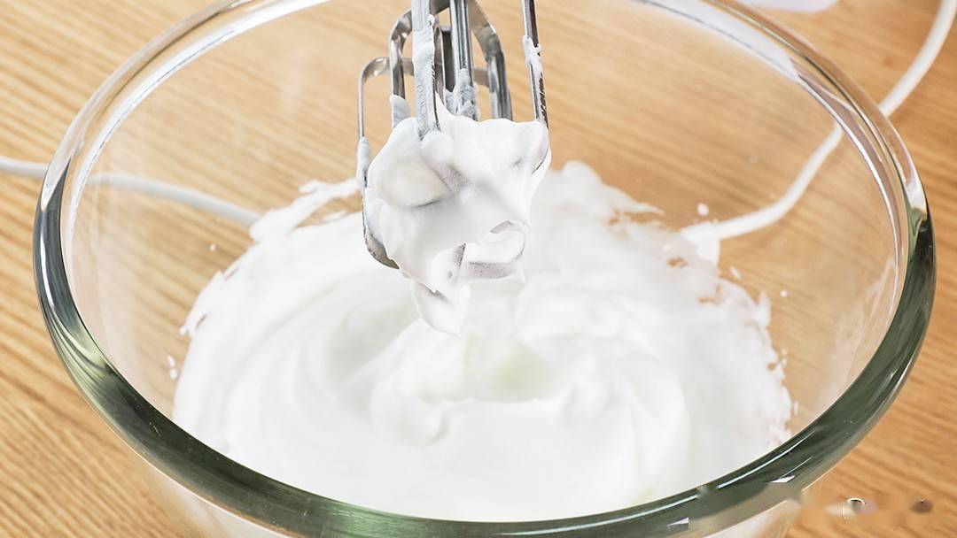 没有打蛋器怎么打发蛋白霜 5d3d80a8bac140de842692302a119d27.jpeg