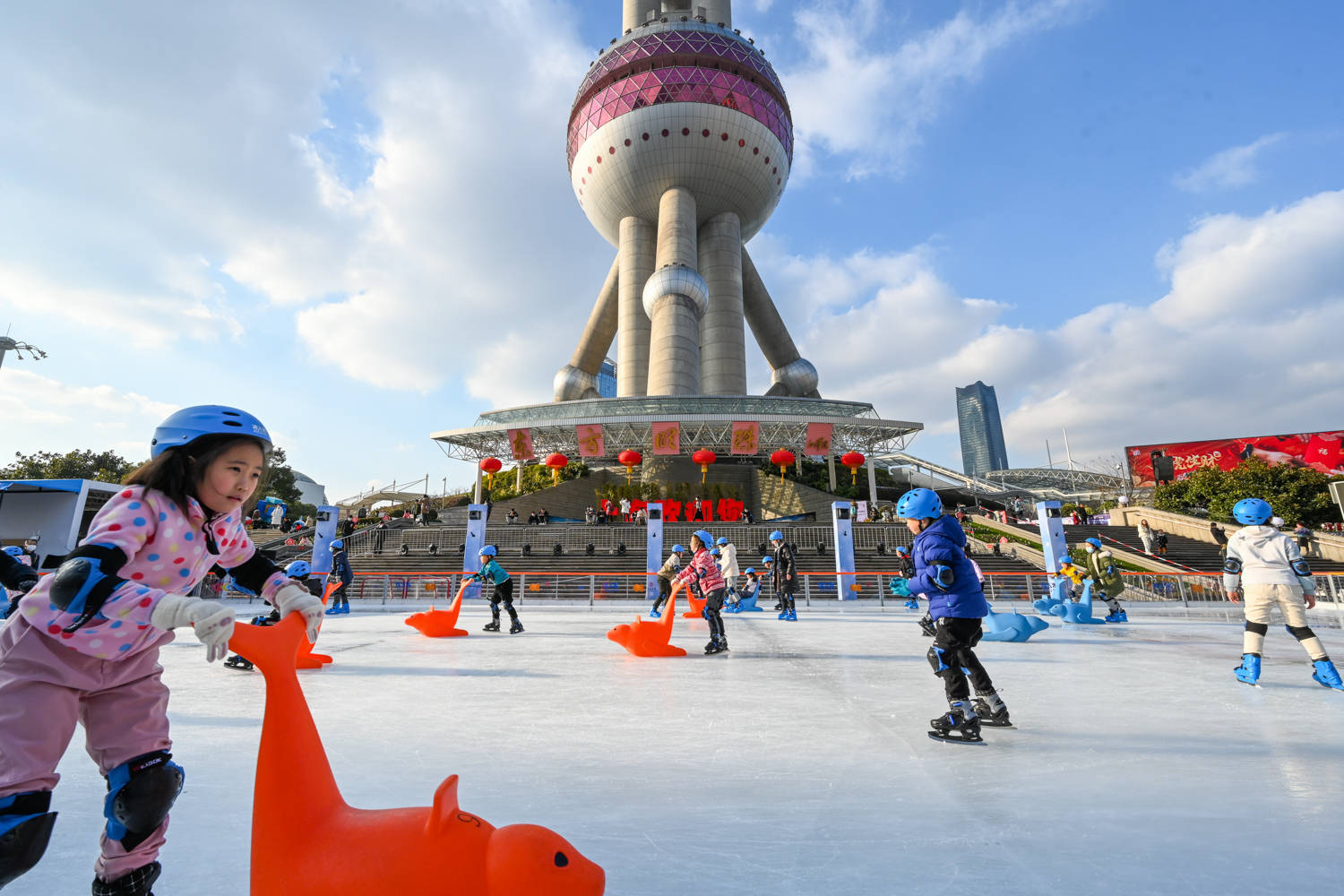 年轻人|城事｜冬奥会带动民间冰雪运动，上海小囡是最大玩家