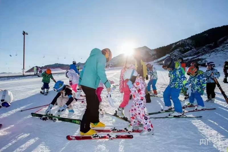 滑雪|乘着冬奥之风 新疆滑雪训练营迎来学习高峰