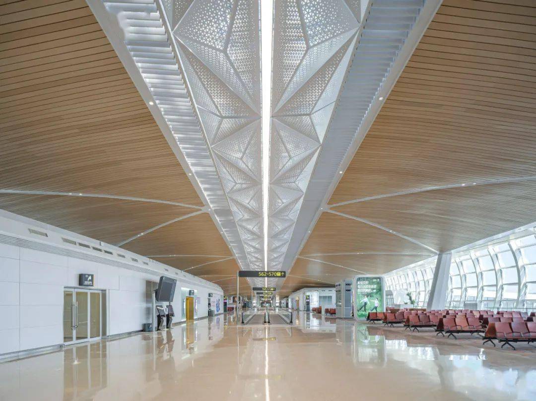 航空障碍灯在机场的应用与发展