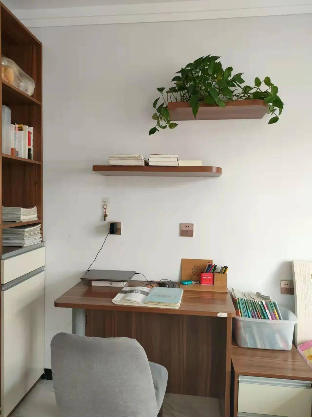 乘风破浪的志臻丨周末宅时光晒晒我的书桌一角